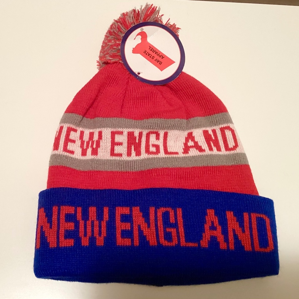 New England winter beanie hat with Pom Pom new with tags.